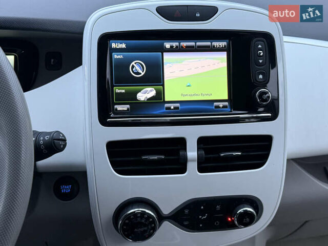 Серый Рено Зое, объемом двигателя 0 л и пробегом 99 тыс. км за 6200 $, фото 31 на Automoto.ua