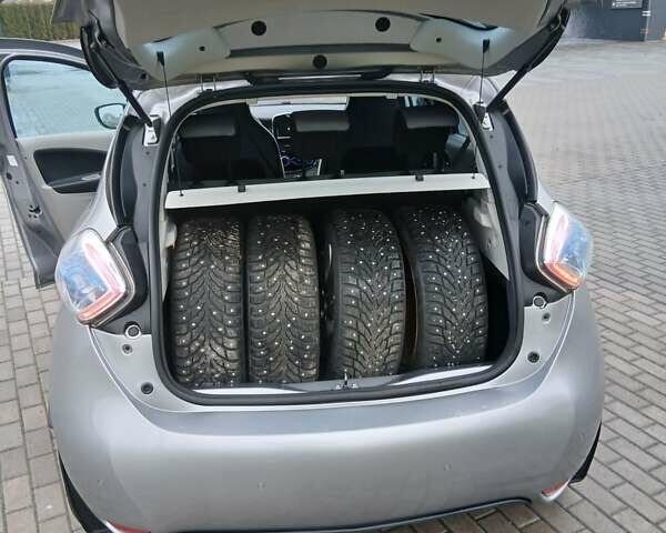 Сірий Рено Зое, об'ємом двигуна 0 л та пробігом 88 тис. км за 5950 $, фото 18 на Automoto.ua