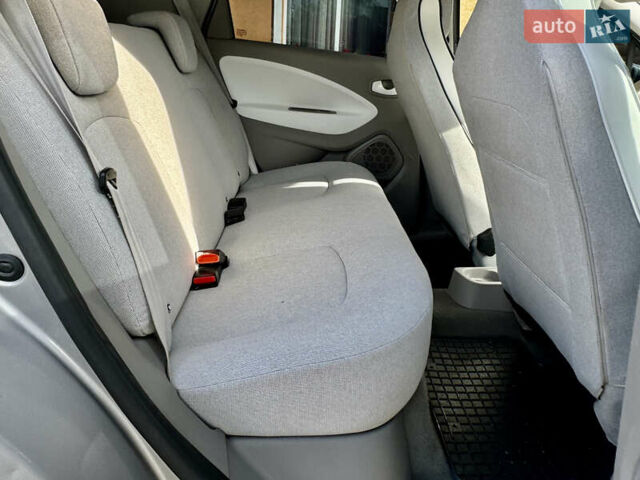 Серый Рено Зое, объемом двигателя 0 л и пробегом 69 тыс. км за 6762 $, фото 66 на Automoto.ua