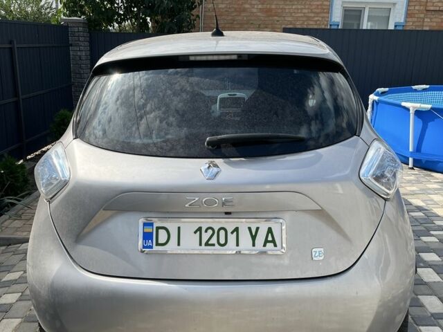 Серый Рено Зое, объемом двигателя 0 л и пробегом 200 тыс. км за 6300 $, фото 6 на Automoto.ua
