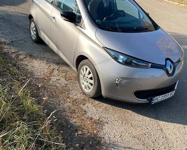 Серый Рено Зое, объемом двигателя 0 л и пробегом 104 тыс. км за 6600 $, фото 9 на Automoto.ua