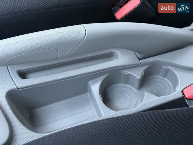 Серый Рено Зое, объемом двигателя 0 л и пробегом 99 тыс. км за 6200 $, фото 34 на Automoto.ua