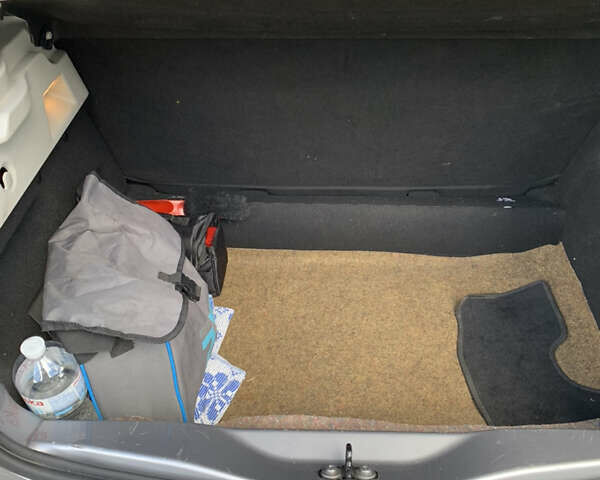 Серый Рено Зое, объемом двигателя 0 л и пробегом 131 тыс. км за 7100 $, фото 4 на Automoto.ua