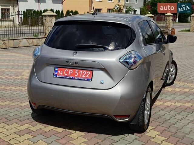Серый Рено Зое, объемом двигателя 0 л и пробегом 98 тыс. км за 7000 $, фото 8 на Automoto.ua
