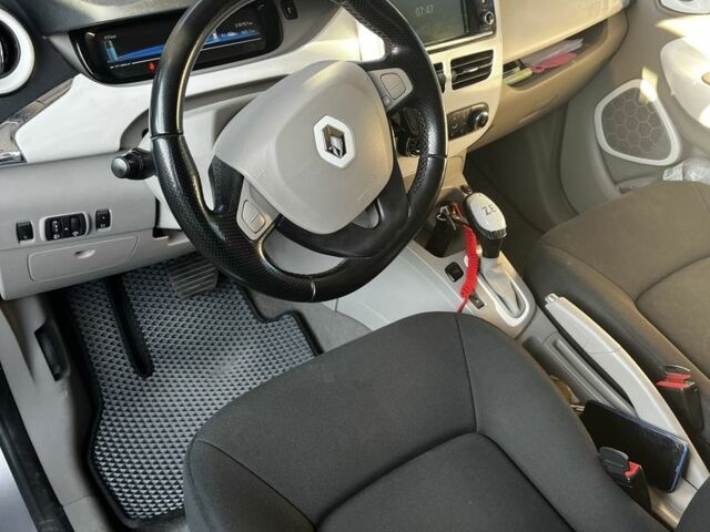 Серый Рено Зое, объемом двигателя 0 л и пробегом 200 тыс. км за 6300 $, фото 8 на Automoto.ua
