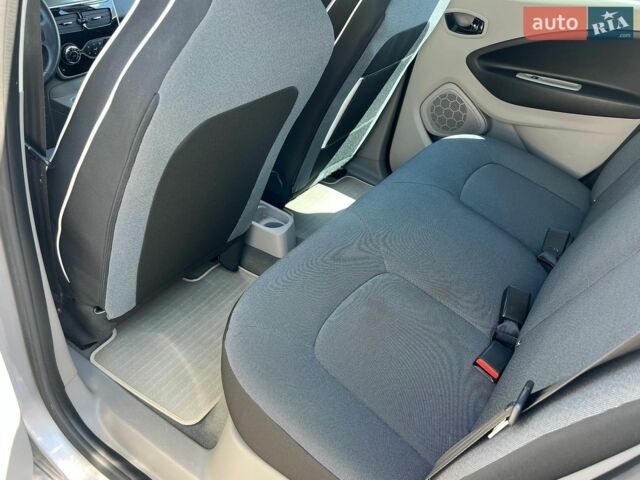 Серый Рено Зое, объемом двигателя 0 л и пробегом 88 тыс. км за 7150 $, фото 12 на Automoto.ua