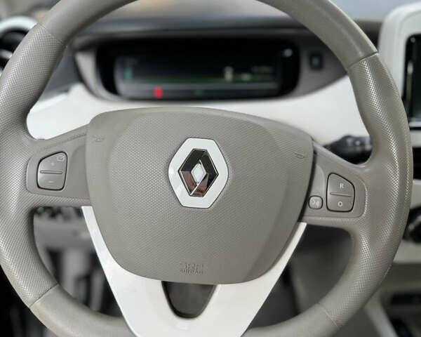 Серый Рено Зое, объемом двигателя 0 л и пробегом 101 тыс. км за 6700 $, фото 21 на Automoto.ua