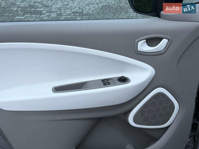 Серый Рено Зое, объемом двигателя 0 л и пробегом 99 тыс. км за 6200 $, фото 37 на Automoto.ua