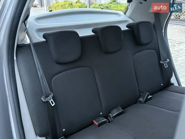 Серый Рено Зое, объемом двигателя 0 л и пробегом 99 тыс. км за 6200 $, фото 49 на Automoto.ua