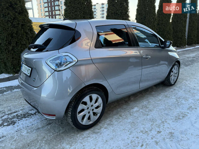 Серый Рено Зое, объемом двигателя 0 л и пробегом 52 тыс. км за 7200 $, фото 7 на Automoto.ua