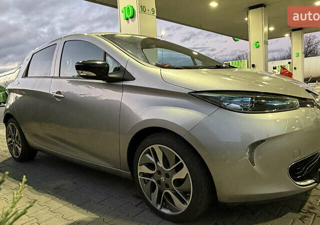 Серый Рено Зое, объемом двигателя 0 л и пробегом 105 тыс. км за 7000 $, фото 2 на Automoto.ua