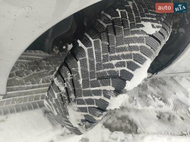 Серый Рено Зое, объемом двигателя 0 л и пробегом 153 тыс. км за 6500 $, фото 33 на Automoto.ua