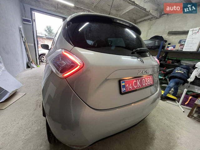 Сірий Рено Зое, об'ємом двигуна 0 л та пробігом 142 тис. км за 5950 $, фото 26 на Automoto.ua