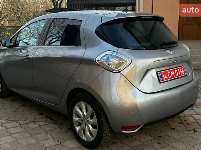 Серый Рено Зое, объемом двигателя 0 л и пробегом 169 тыс. км за 6900 $, фото 2 на Automoto.ua