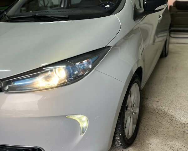 Сірий Рено Зое, об'ємом двигуна 0 л та пробігом 142 тис. км за 5950 $, фото 24 на Automoto.ua