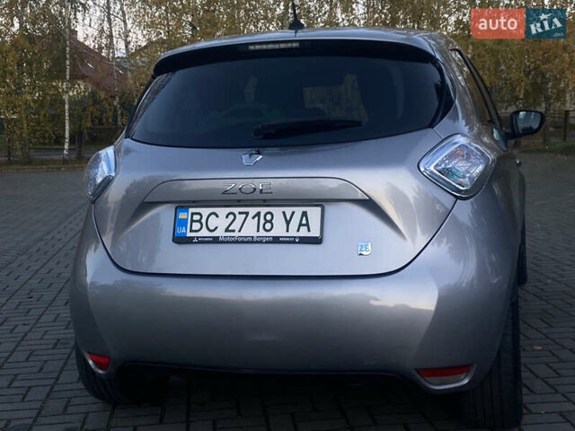 Серый Рено Зое, объемом двигателя 0 л и пробегом 90 тыс. км за 6390 $, фото 12 на Automoto.ua