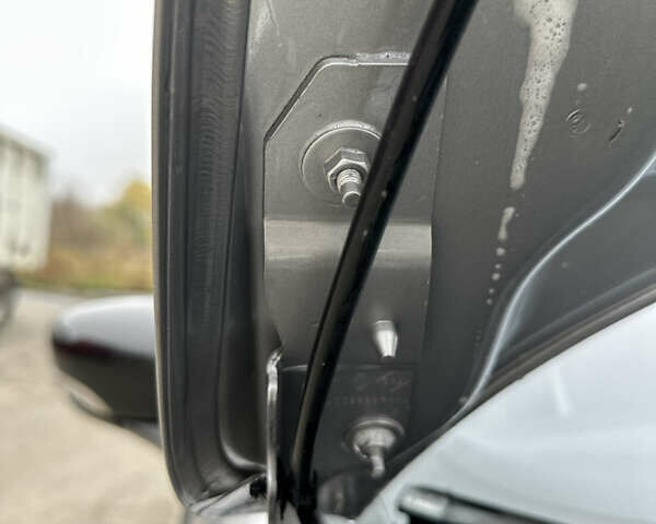 Серый Рено Зое, объемом двигателя 0 л и пробегом 111 тыс. км за 6999 $, фото 36 на Automoto.ua