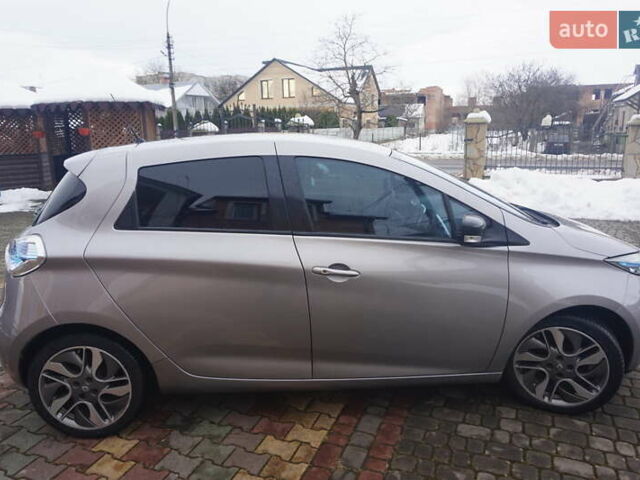 Серый Рено Зое, объемом двигателя 0 л и пробегом 98 тыс. км за 7200 $, фото 16 на Automoto.ua