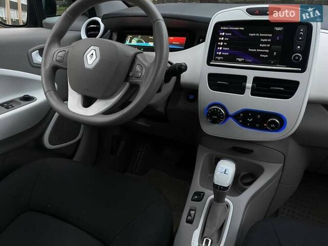 Сірий Рено Зое, об'ємом двигуна 0 л та пробігом 93 тис. км за 7899 $, фото 14 на Automoto.ua