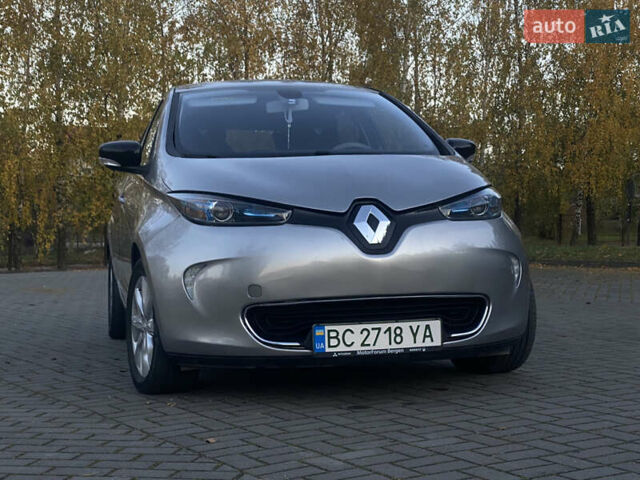 Серый Рено Зое, объемом двигателя 0 л и пробегом 90 тыс. км за 6390 $, фото 3 на Automoto.ua
