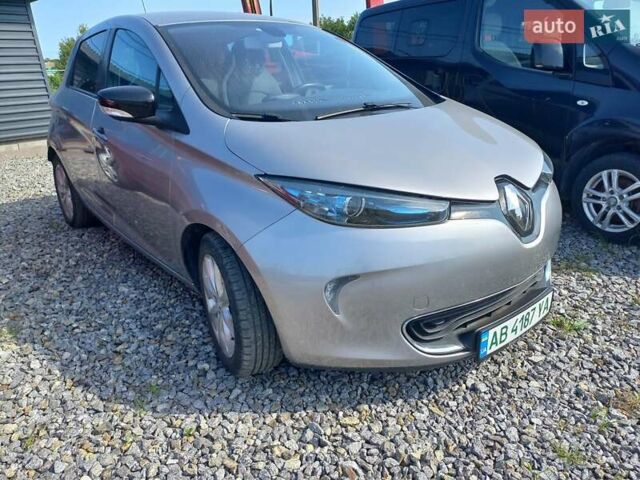 Серый Рено Зое, объемом двигателя 0 л и пробегом 76 тыс. км за 6500 $, фото 2 на Automoto.ua
