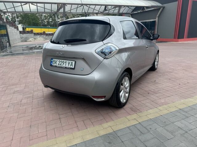 Серый Рено Зое, объемом двигателя 0 л и пробегом 160 тыс. км за 8000 $, фото 5 на Automoto.ua