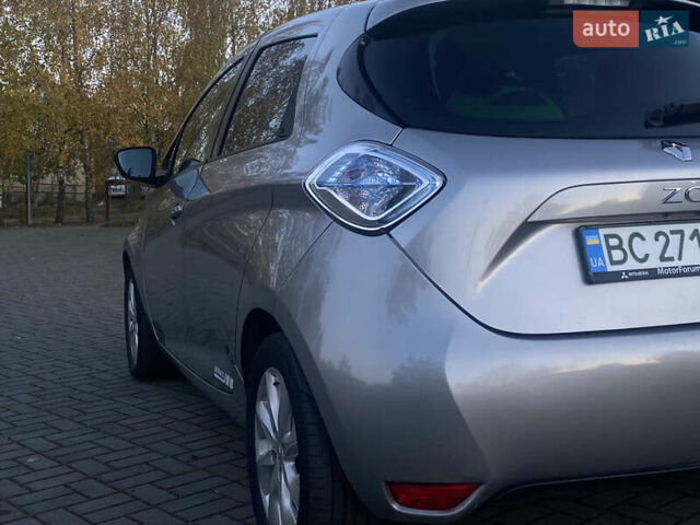 Серый Рено Зое, объемом двигателя 0 л и пробегом 90 тыс. км за 6390 $, фото 9 на Automoto.ua