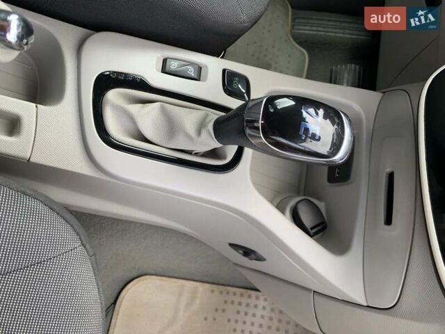 Серый Рено Зое, объемом двигателя 0 л и пробегом 87 тыс. км за 6750 $, фото 29 на Automoto.ua