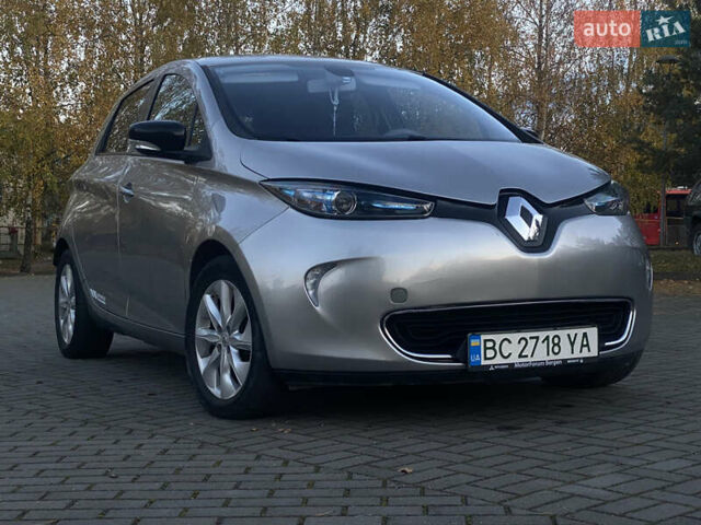 Серый Рено Зое, объемом двигателя 0 л и пробегом 90 тыс. км за 6390 $, фото 4 на Automoto.ua