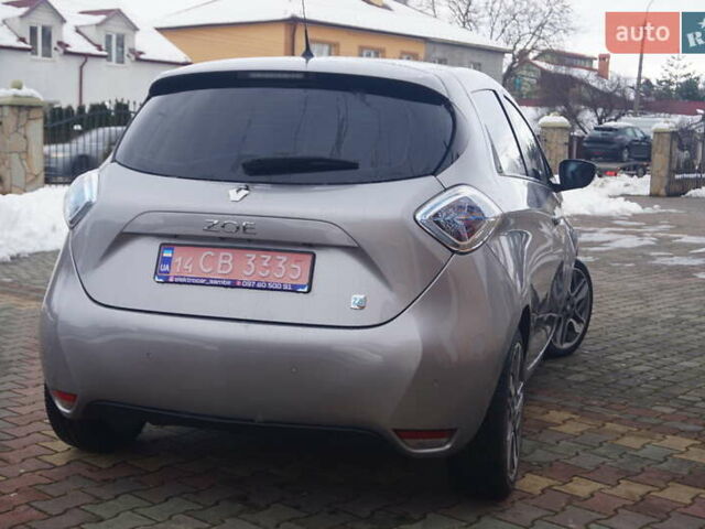 Серый Рено Зое, объемом двигателя 0 л и пробегом 98 тыс. км за 7200 $, фото 8 на Automoto.ua