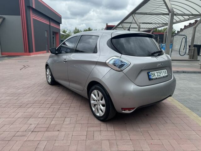 Серый Рено Зое, объемом двигателя 0 л и пробегом 160 тыс. км за 8000 $, фото 3 на Automoto.ua