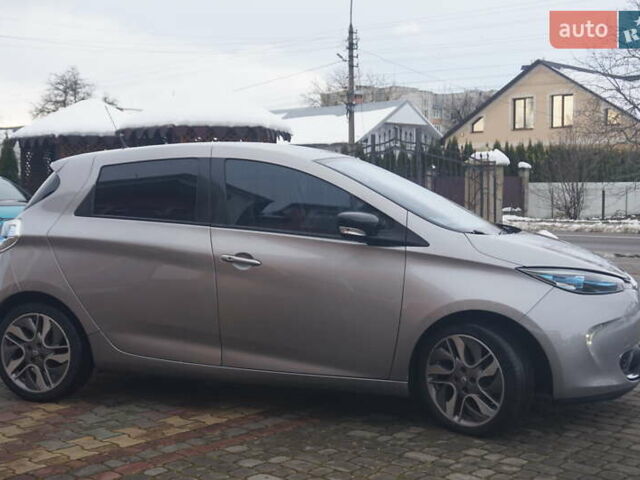 Серый Рено Зое, объемом двигателя 0 л и пробегом 98 тыс. км за 7200 $, фото 5 на Automoto.ua