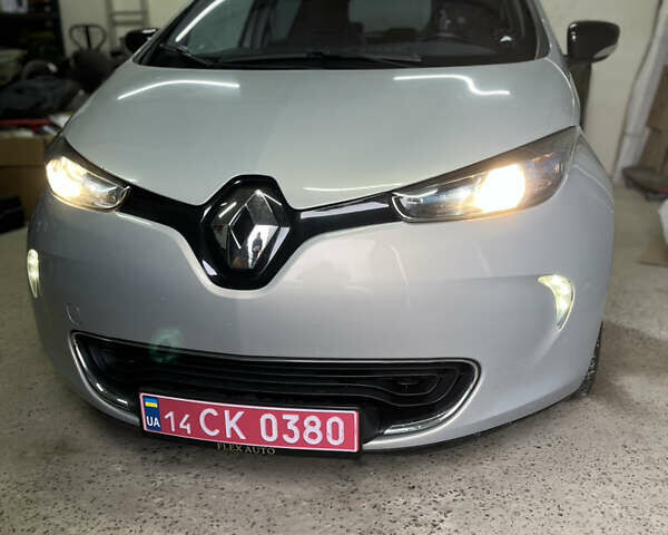 Сірий Рено Зое, об'ємом двигуна 0 л та пробігом 142 тис. км за 5950 $, фото 21 на Automoto.ua