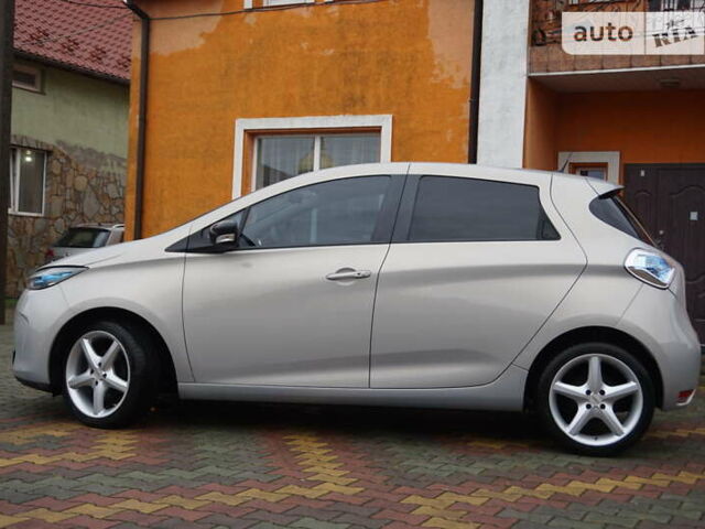 Серый Рено Зое, объемом двигателя 0 л и пробегом 102 тыс. км за 7500 $, фото 11 на Automoto.ua