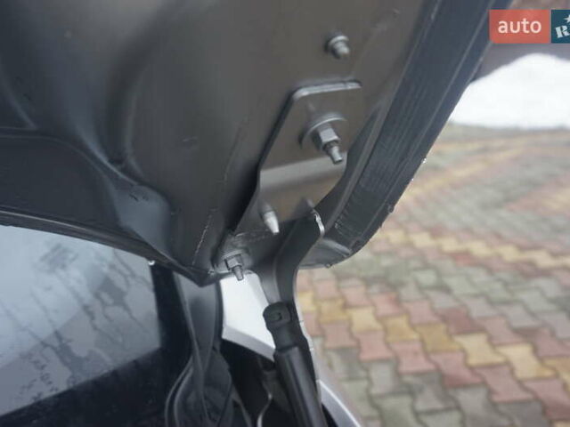 Серый Рено Зое, объемом двигателя 0 л и пробегом 98 тыс. км за 7200 $, фото 52 на Automoto.ua