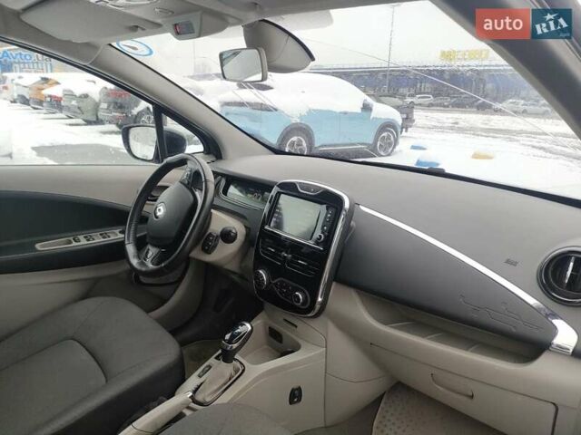 Серый Рено Зое, объемом двигателя 0 л и пробегом 153 тыс. км за 6500 $, фото 15 на Automoto.ua