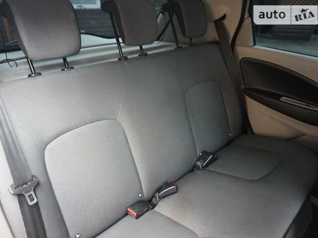 Серый Рено Зое, объемом двигателя 0 л и пробегом 102 тыс. км за 7500 $, фото 42 на Automoto.ua