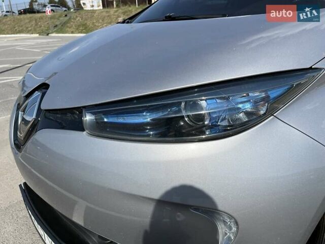 Серый Рено Зое, объемом двигателя 0 л и пробегом 115 тыс. км за 12763 $, фото 4 на Automoto.ua