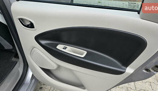 Рено Зое 2015 у Києві на Automoto.ua Сірий Рено Зое, об'ємом двигуна 0 л та пробігом 42 тис. км за 6200 $, фото 19 на Automoto.ua