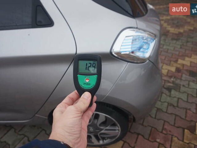 Серый Рено Зое, объемом двигателя 0 л и пробегом 98 тыс. км за 7200 $, фото 67 на Automoto.ua