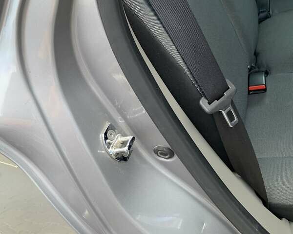 Серый Рено Зое, объемом двигателя 0 л и пробегом 87 тыс. км за 6750 $, фото 43 на Automoto.ua