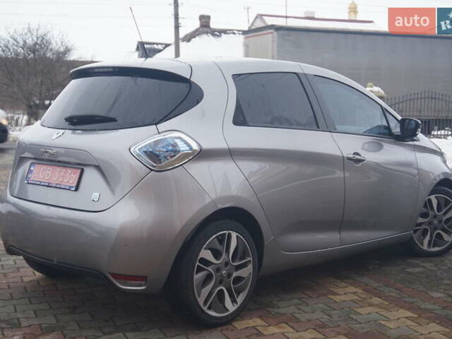 Серый Рено Зое, объемом двигателя 0 л и пробегом 98 тыс. км за 7200 $, фото 7 на Automoto.ua