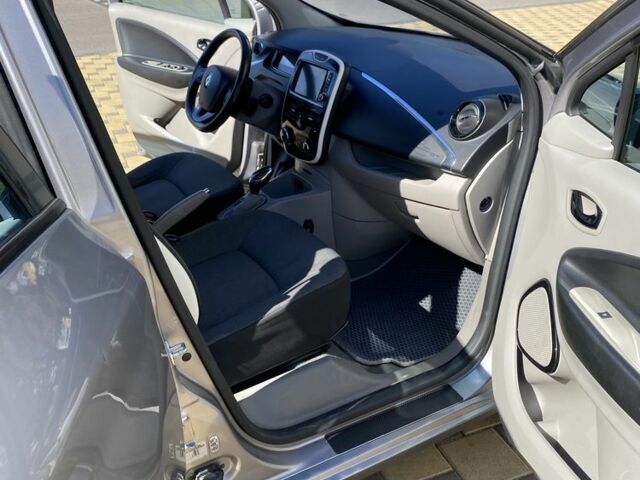 Сірий Рено Зое, об'ємом двигуна 0 л та пробігом 168 тис. км за 6800 $, фото 4 на Automoto.ua