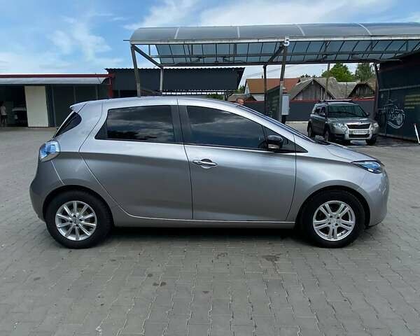 Серый Рено Зое, объемом двигателя 0 л и пробегом 131 тыс. км за 7100 $, фото 1 на Automoto.ua