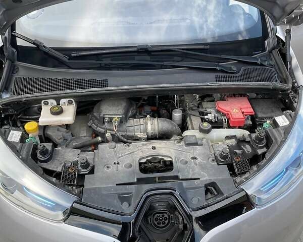 Серый Рено Зое, объемом двигателя 0 л и пробегом 131 тыс. км за 7100 $, фото 16 на Automoto.ua