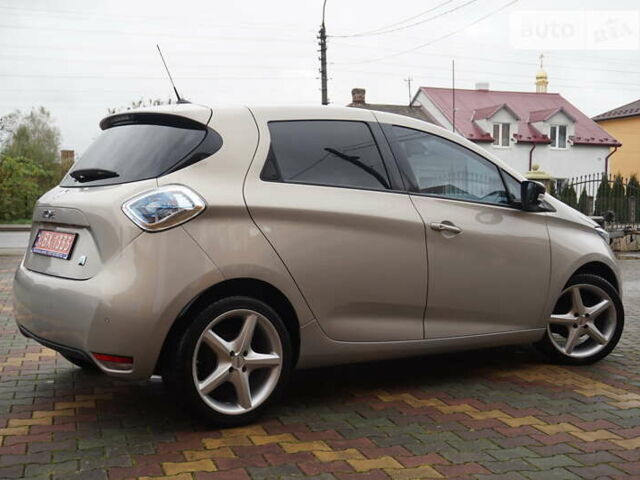 Серый Рено Зое, объемом двигателя 0 л и пробегом 102 тыс. км за 7500 $, фото 7 на Automoto.ua
