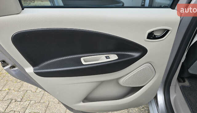 Рено Зое 2015 у Києві на Automoto.ua Сірий Рено Зое, об'ємом двигуна 0 л та пробігом 42 тис. км за 6200 $, фото 18 на Automoto.ua