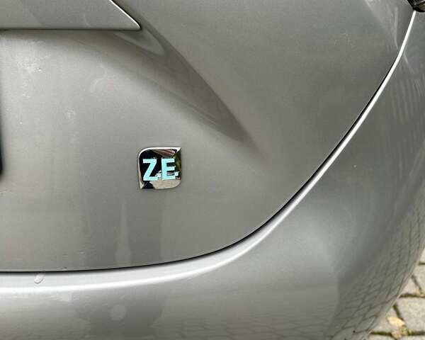Рено Зое 2015 в Львове на Automoto.ua Серый Рено Зое, объемом двигателя 0 л и пробегом 132 тыс. км за 6700 $, фото 25 на Automoto.ua