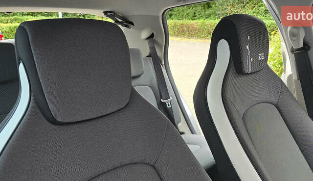 Рено Зое 2015 у Києві на Automoto.ua Сірий Рено Зое, об'ємом двигуна 0 л та пробігом 42 тис. км за 6200 $, фото 20 на Automoto.ua