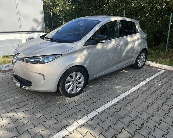Серый Рено Зое, объемом двигателя 0 л и пробегом 103 тыс. км за 6200 $, фото 6 на Automoto.ua